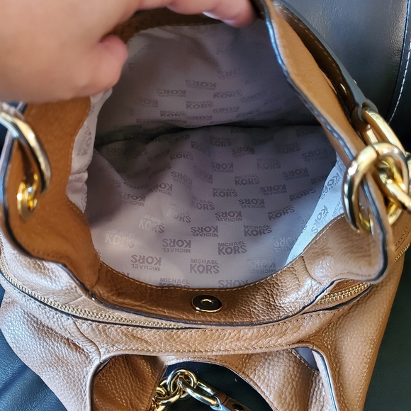 Michael Kors Fulton Chain Medium Shoulder Bag - Picture 14 of 15